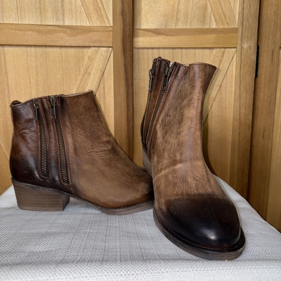 Circle G Shoes - Circle G Two-Tone Brown Ankle Boots